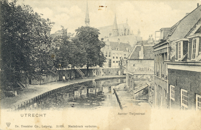 1869 Gezicht op de Oudegracht te Utrecht uit het zuidoosten met rechts de Werf aan de Twijnstraat.N.B. De straatnaam ...